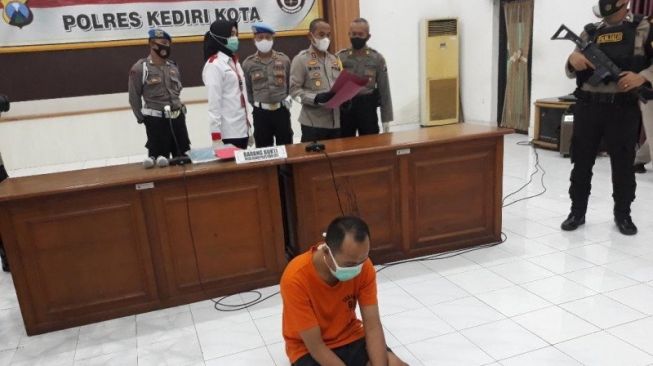 Berawal dari Medsos, Kasus Bapak Cabuli Anak Kandung Terungkap di Kediri