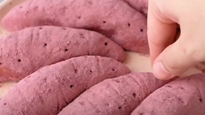 Resep Korean Sweet Potato Bread yang Lagi Hits, Dijamin Anti Gagal. (YouTube/Hungry Fever)