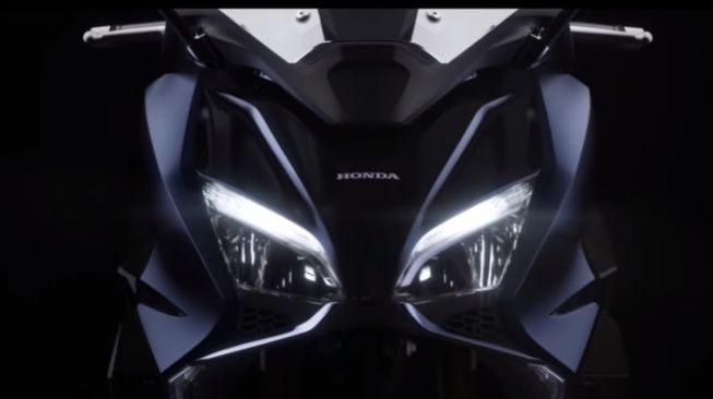 Penampakan lampu depan Honda Forza 750 (Youtube)
