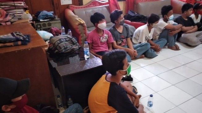 Hendak Demo Tolak UU Cipta Kerja ke Gedung DPR, 24 Pelajar SMA Diamankan