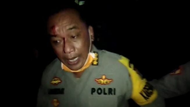 Demo Mahasiswa Banten Rusuh, Polisi Dilempari Batu, Darah Mengucur di Jalan