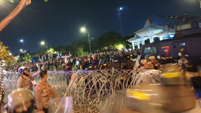 Sekdaprov yang Nongol di Demo UU Cipta Kerja, Buruh: Gubernur Khofifah Lari