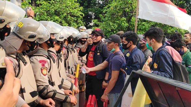 Mahasiswa Pendemo UU Cipta Kerja: Aktivis Jadi Anggota DPR Khianati Rakyat