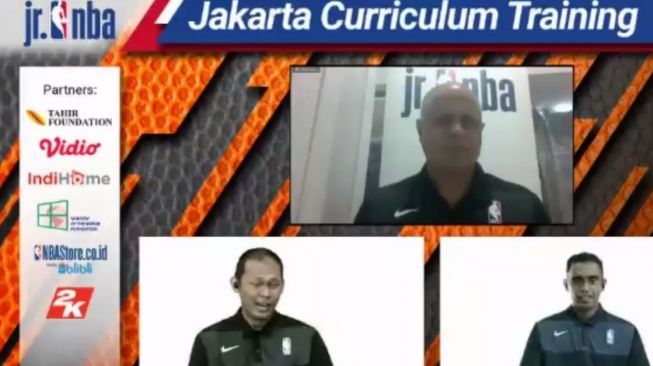 Carlos Barroca pada Jr. NBA Coaches Academy di Bandung, 22 Januari 2020. (Dok : NBA)