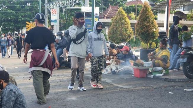 Suasana di kawasan Malioboro sesaat di tengah aksi demo tolak pengesahan UU Cipta Kerja, Kamis (08/10/2020). [Hiskia Andika Weadcaksana / SuaraJogja.id]