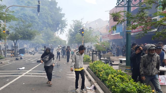 Video Demonstran di Jogja Oles Pasta Gigi ke Polisi dan 4 Berita SuaraJogja