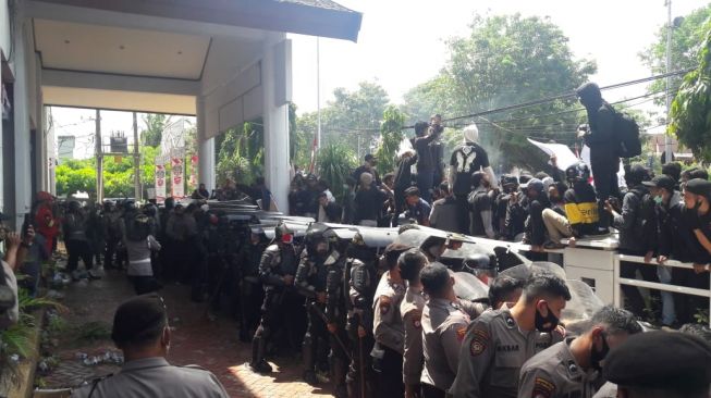 Ratusan masa dari Masyarakat Balikpapan (foto : Fatahillah Awwaluddin)