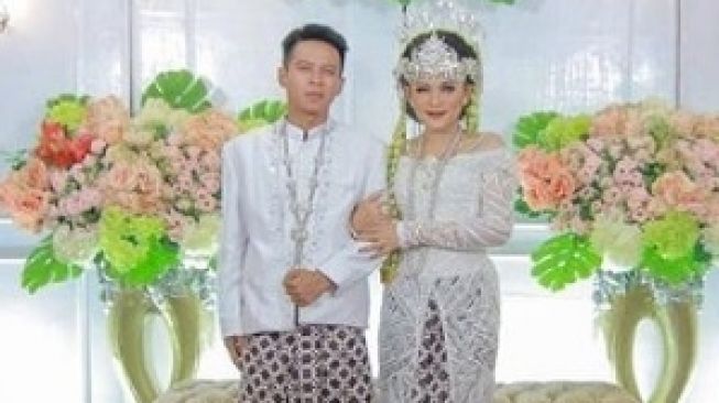 Putri Jamila Bikin Geger Nikahi Cowok Mirip Ariel NOAH, Begini Faktanya