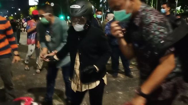 Wali Kota Surabaya Risma Ngamuk ke Pendemo Ricuh: Tega Sekali Kamu!