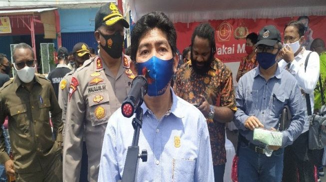 Positif Corona, Ketua DPR Papua dan Istri Jalani Isolasi Mandiri di Rumah