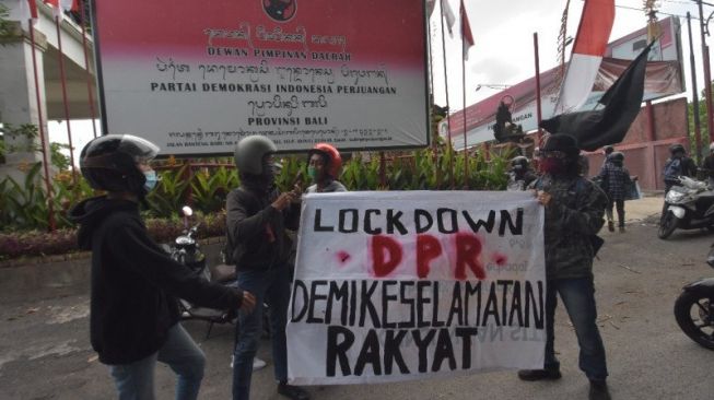 Polisi Sebut Tak Ada Demo di Bali, Kenapa Buruh di Sana Tak Turun ke Jalan?