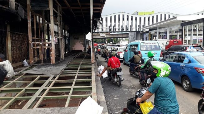 Halte TJ Hingga Ruko Terbakar di Simpang Lima Senen Jadi Tontonan Warga