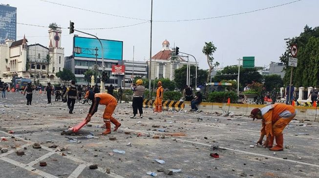 Bukan Cuma Koruptor, Warga Jaksel Nekat Buang Sampah Sembarang di Jalan hingga Pasar Bisa Kena OTT