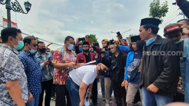 Audiensi dengan Aliansi Bantul Bergerak, DPRD Bantul Janji Surati DPR RI