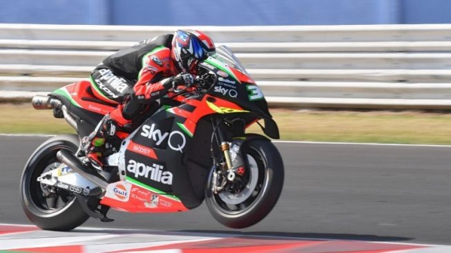 Pebalap tim Aprilia Bradley Smith di sesi kualifikasi Grand Prix Emilia Romagna, Sirkuit San Marino, Italia. (19/9/2020) Andreas Solaro/AFP