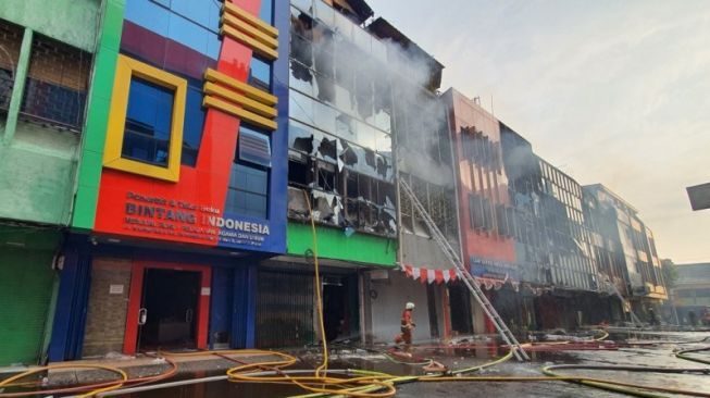 Bioskop Senen Dibakar Pendemo, Empat Ruko Ikut Terbakar