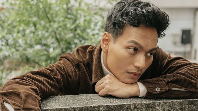 Sempat Vakum, Rendy Pandugo Comeback dengan Lagu Home