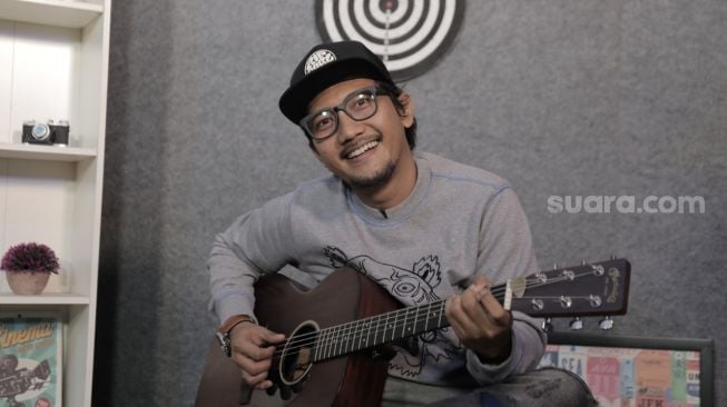 Interview: Sandy Canester Bicara Soal Demo Rusuh UU Cipta Kerja