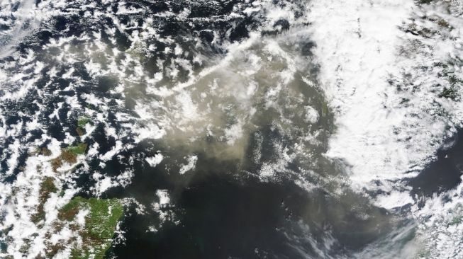 Letusan gunung berapi Grímsvötn di Islandia. [NASA/AFP]