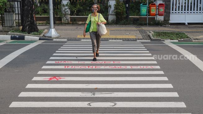 Coretan Vandal Aksi Tolak Omnibus Law Belum Terhapus
