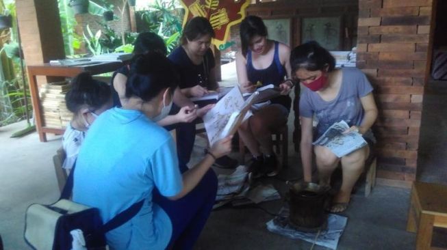 Kenalkan Pewarna Alami, Batik Lumbini Ramah Lingkungan