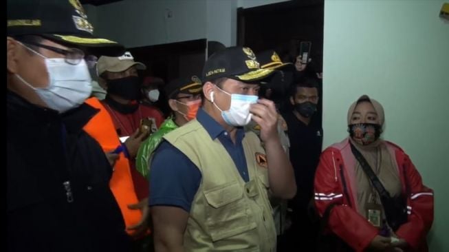 Wagub DKI Jakarta Ahmad Riza Patria Tinjau Banjir dan Longsor di Ciganjur