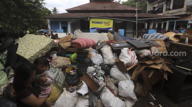 Makan Korban, Bangunan Turap Salahi Aturan hingga Picu Longsor di Ciganjur