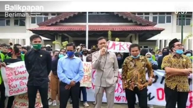 Tidak Hafal Pancasila, Ketua DPRD Kabupaten Paser Disoraki Pendemo