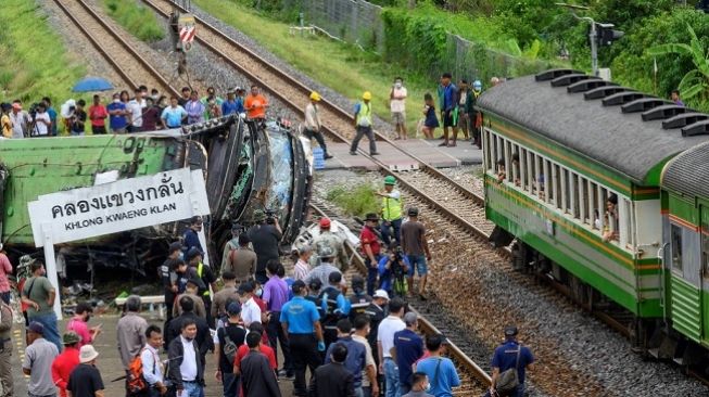 Mengerikan! Bus dan Kereta Bertabrakan di Thailand, 20 Orang Tewas