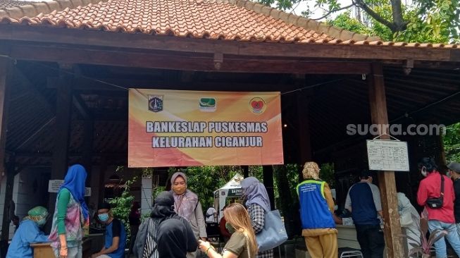 Posko banjir dan longsor di Ciganjur, Jagakarsa, Jakarta Selatan. (Suara.com/Arga)