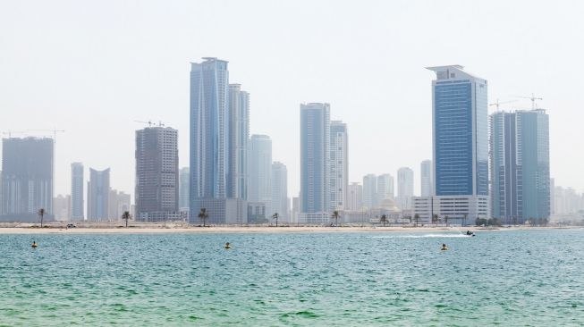 Mulai dari Perpus hingga WiFi Bertenaga Surya, Ini Keunikan Pantai di Dubai