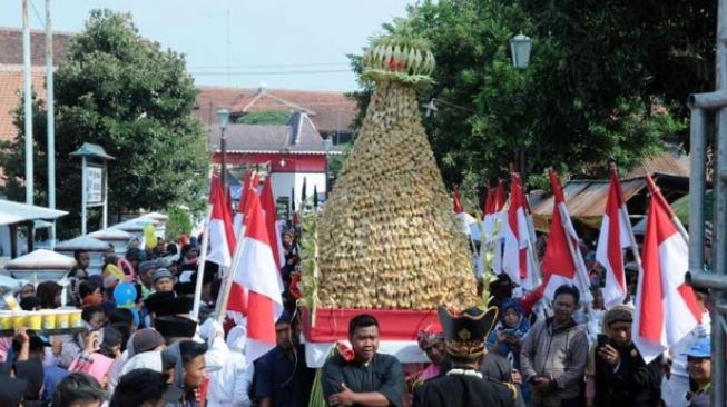 Tradisi Sebar Apem Keong Mas Boyolali Ditetapkan Sebagai WBTb