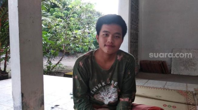 Korban penganiayaan jalanan, Benedictus Galih Widianto, ditemui di kediamannya di Pedukuhan Burikan, Kalurahan Sumberadi, Kapanewon Mlati, Kabupaten Sleman, Selasa (13/10/2020). - (SuaraJogja.id/Muhammad Ilham Baktora)