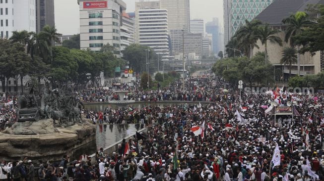 Demo UU Ciptaker Berakhir Ricuh, FPI Cek Anggota yang Ditangkap Polisi