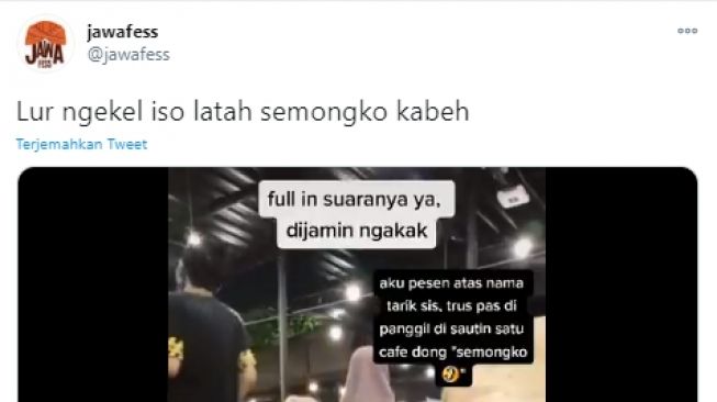 Video sekelompok gadis pesan makanan di Cafe dengan nama Tarik Sis. - (Twitter/@jawafess)