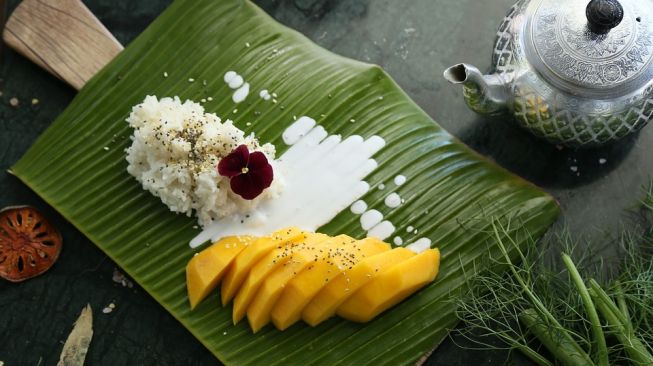 Ilustrasi mango sticky rice. (Pixabay/Huahom)