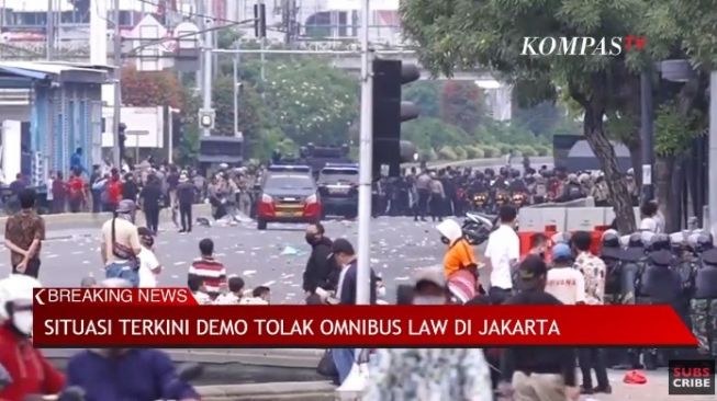 Kawasan Patung Kuda, Jakarta Pusat mulai sepi dari pendemo. (Channel Kompas TV)