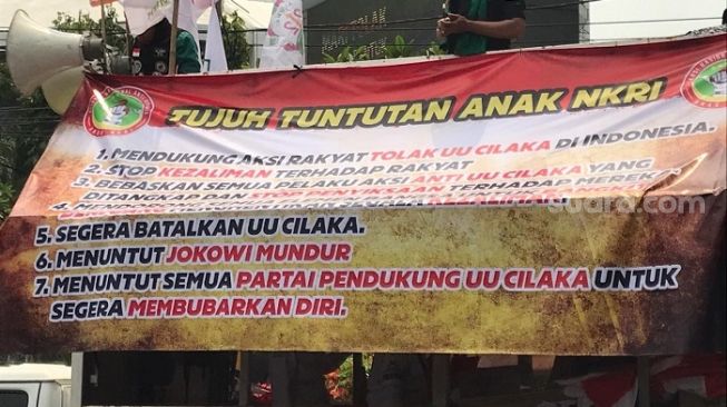 PA 212 Cs Demo, Spanduk di Mobil Komando Bertulis Tuntut Jokowi Mundur