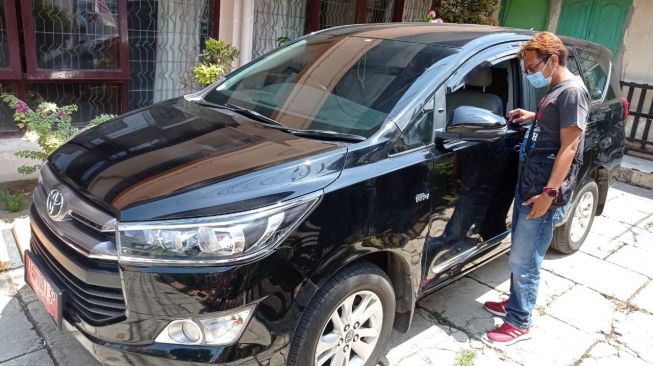 4 Orang Diduga Memecah Kaca Mobil Ketua KPU Ponorogo, Begini Ceritanya..