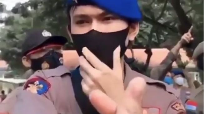 Viral Video Polisi Digoda para Wanita, Diajak Kenalan Sampai Mau Dibungkus