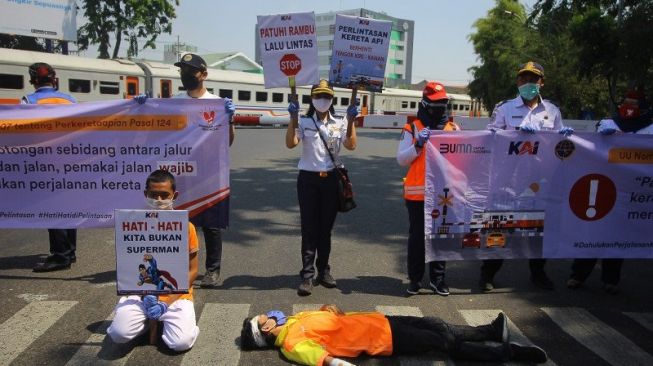 KAI Daop 8 Surabaya: Tren Kecelakaan di Perlintasan KA Sebidang Meningkat