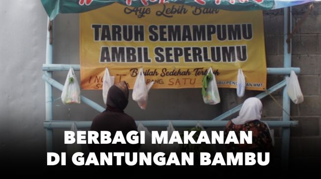 Covid-19: Aksi Atik dan Ibu Lainnya Berbagi Makanan di Gantungan Bambu