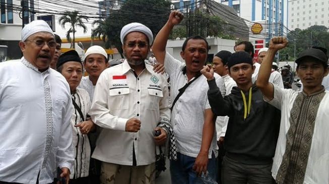 Foto lawas Ngabalin yang tengah turun ke jalan menjadi demonstran.