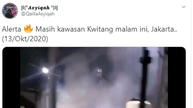 Viral! Polisi Diduga Tembaki Gas Air Mata ke Pendemo di Masjid Kwitang