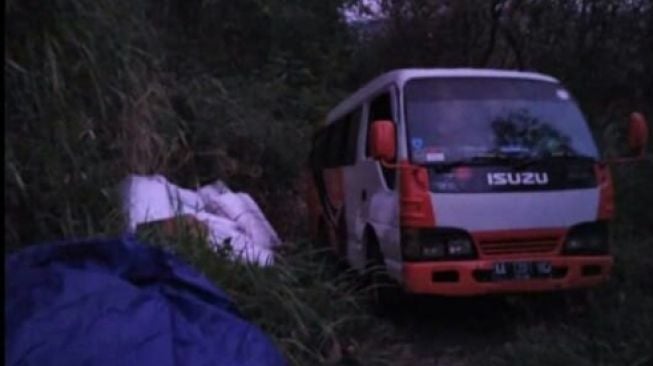 Viral Mobil Travel Kesasar di Hutan Batang, Sebabnya Picu Beragam Spekulasi