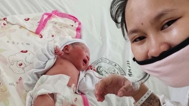 Bayi Meninggal usai Dipisahkan dari Ibunya yang Dipenjara, Publik Murka