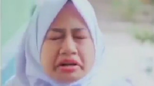 Cuma Bersin, Video TikTok Siswi SMA Ini Viral dan Ditonton Jutaan Orang