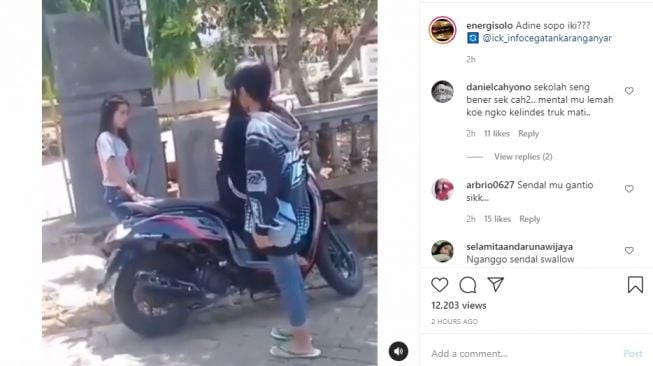 Diduga Perebutkan Cowok, 2 Cewek Adu Mulut di Jalan Viral di Medsos