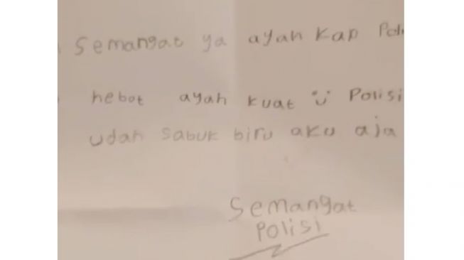 Surat Aurel untuk ayahnya yang seorang polisi (Instagram)