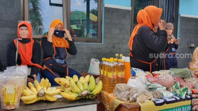 Suasana Pasar Barter Cash On Delivery (COD) yang terletak di sebelah timur kantor Kecamatan Banguntapan, Bantul, Kamis (15/10/2020). - (SuaraJogja.id/Hiskia Andika)